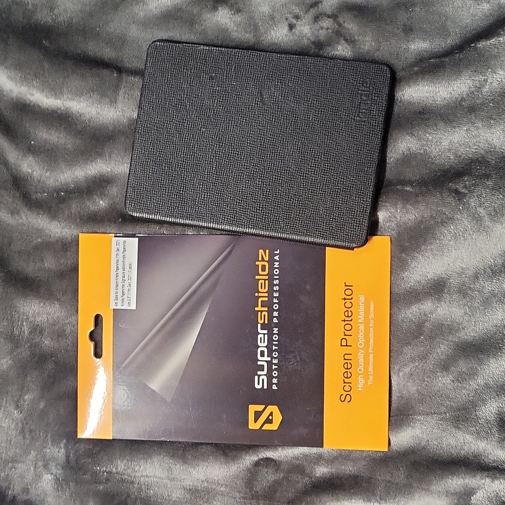 2 Amazon Kindle Paperwhite black hard case screen protector New 11th gen 2021